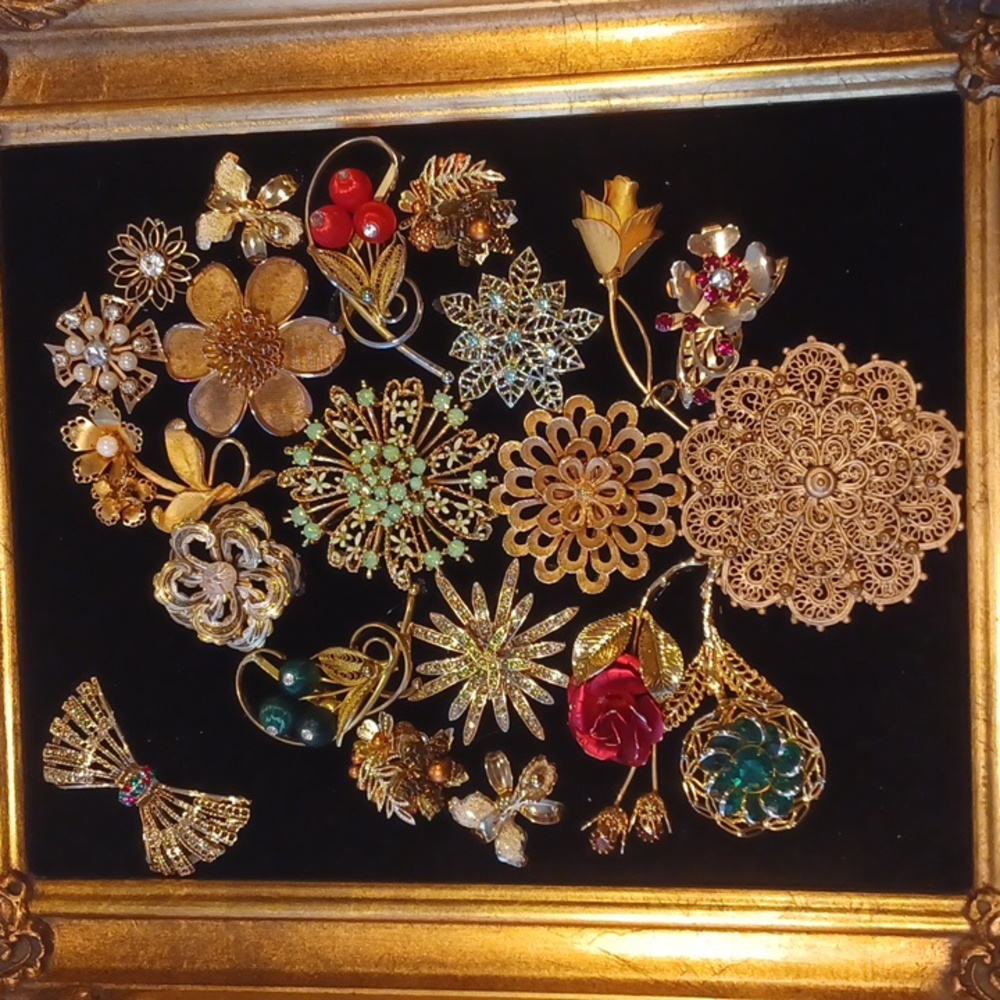 Floral Artisan Picture Art With Upcycled Jewelry - Picture 3 of 9